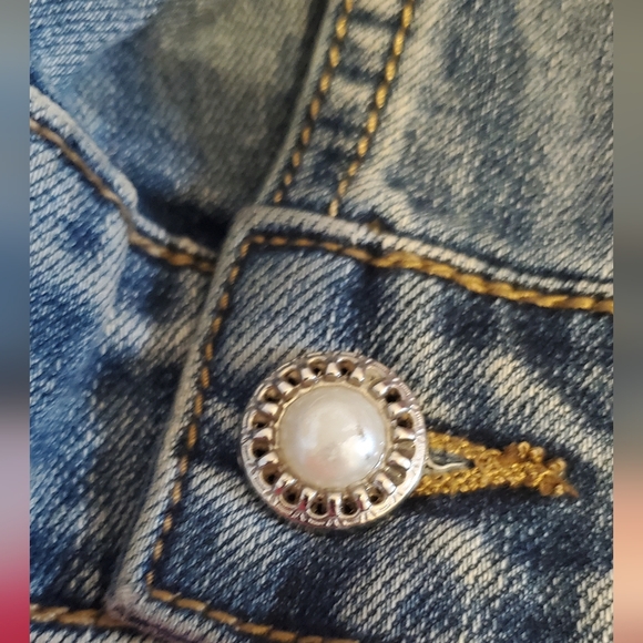 Jean Jacket With Embroided Rose Patches & Pearls - Picture 5 of 10